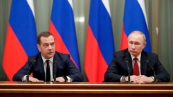 Thủ tướng Nga Dmitry Medvedev bất ngờ từ chức