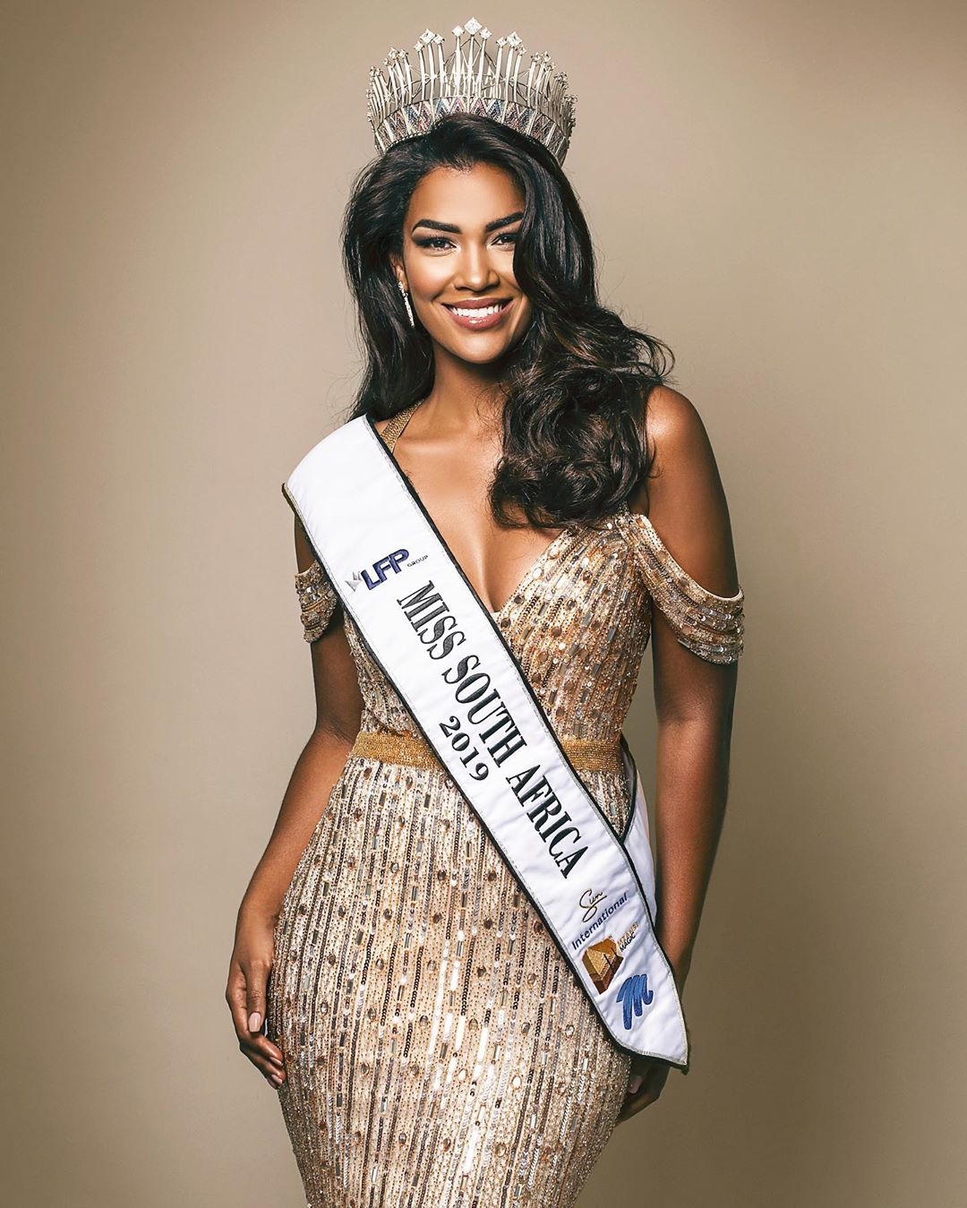 hoa hau hoan vu 2019 chuyen giao ngoi vi hoa hau nam phi cho a hau 1