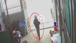 video nhieu nguoi dan phuc kich cam gay danh toi tap nhom trom xe may luc rang sang