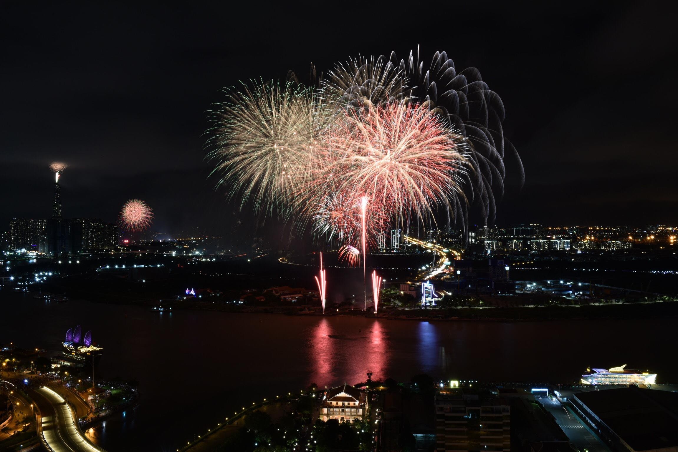 nhung diem ban phao hoa o tphcm dip tet canh ty 2020