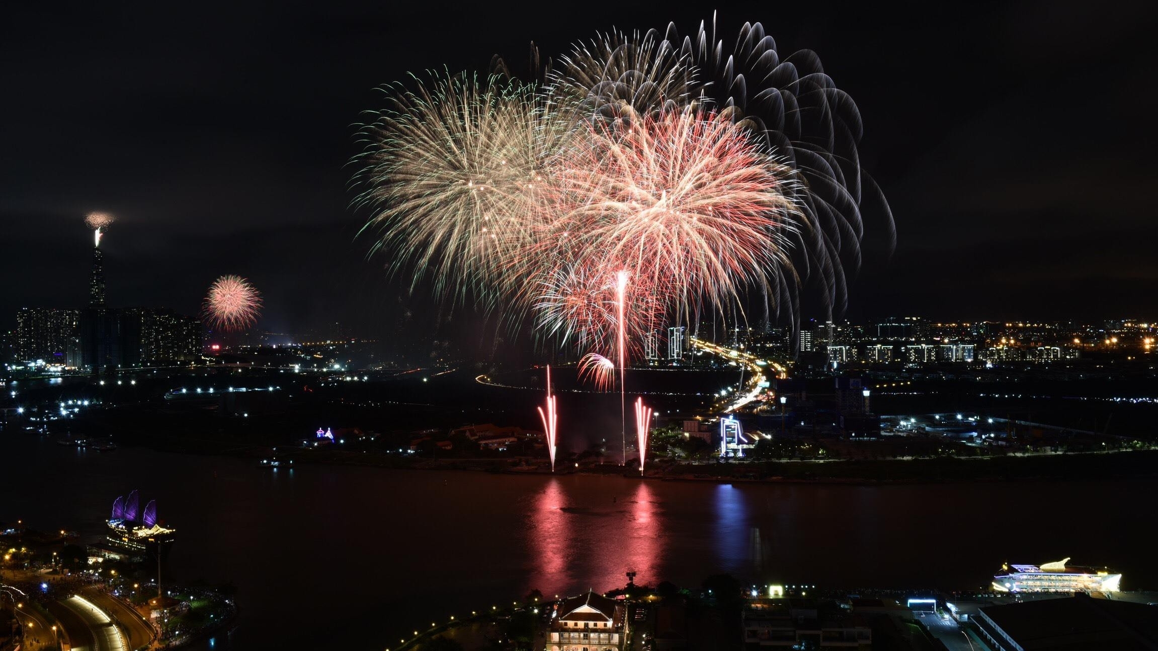 Những điểm bắn pháo hoa ở TP.HCM chào đón Tết Canh Tý 2020