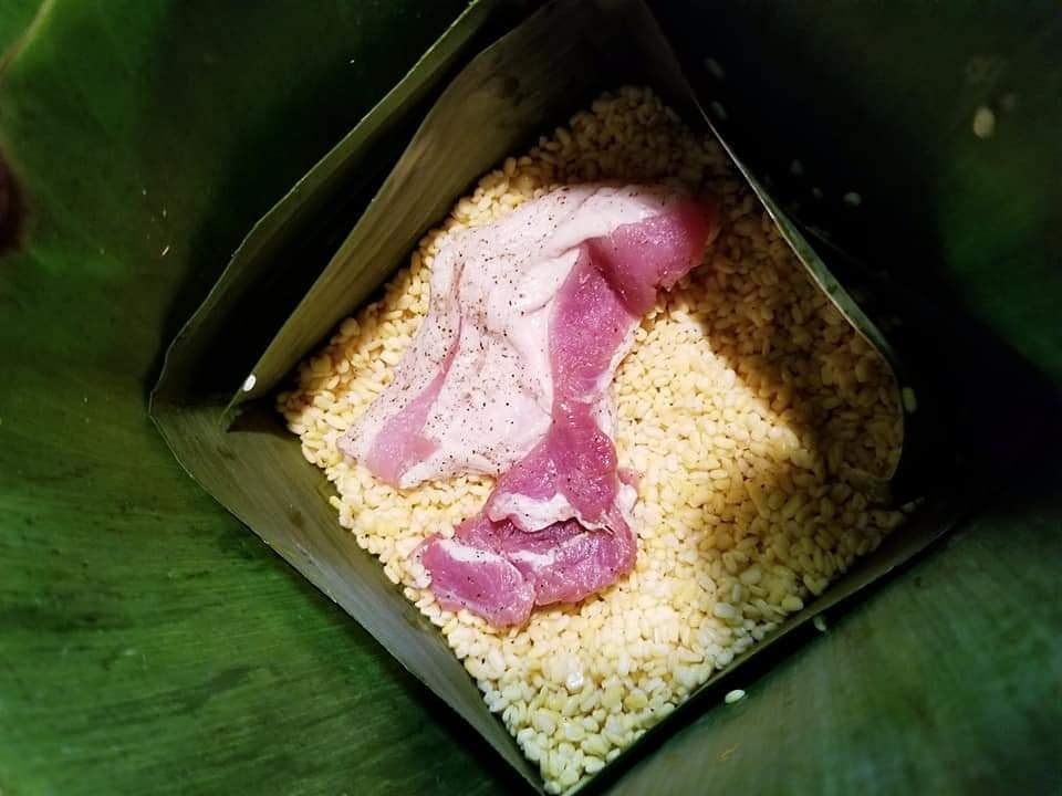 ngay cuoi nam cac gia dinh sum vay ben nhau canh noi banh chung don tet