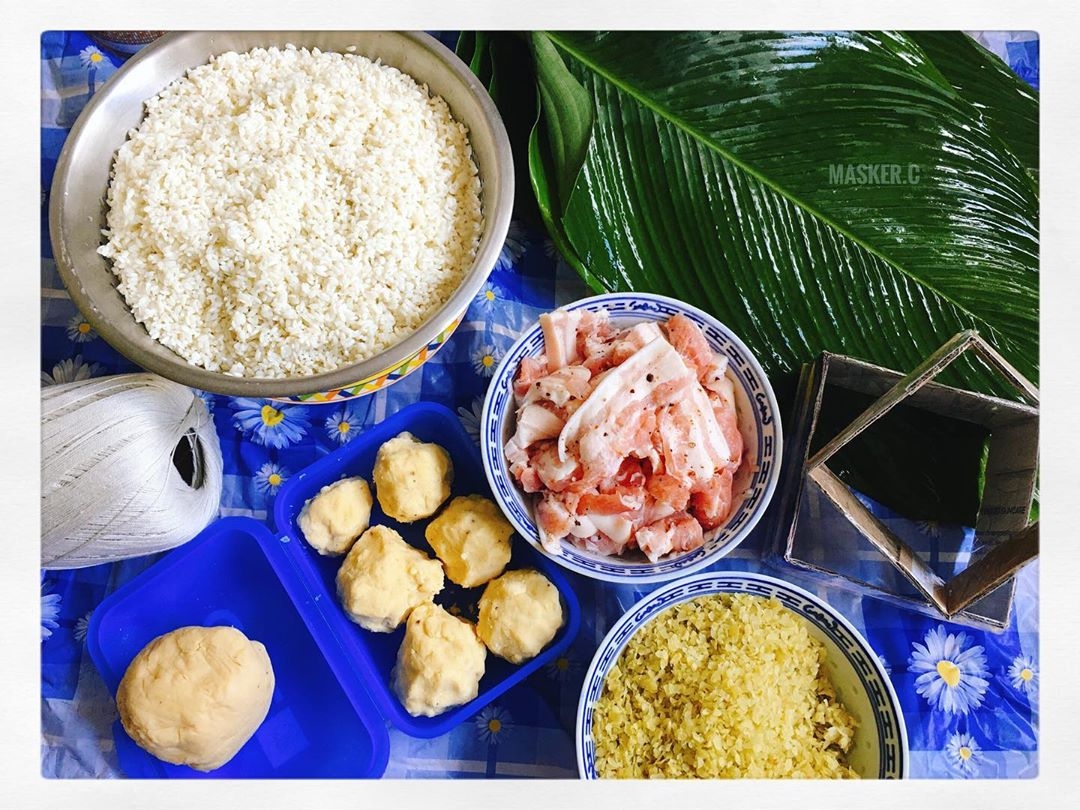 ngay cuoi nam cac gia dinh sum vay ben nhau canh noi banh chung don tet