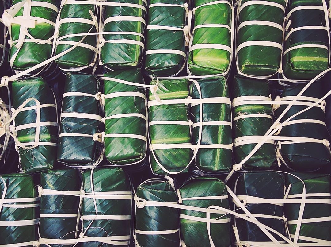 ngay cuoi nam cac gia dinh sum vay ben nhau canh noi banh chung don tet