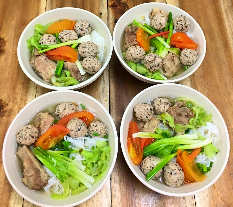 cach lam bun suon chua doc mung an chong ngay hau tet nguyen dan