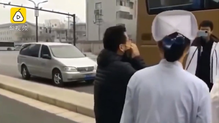 video chong khoc tien vo di vu han giua dai dich virus corona