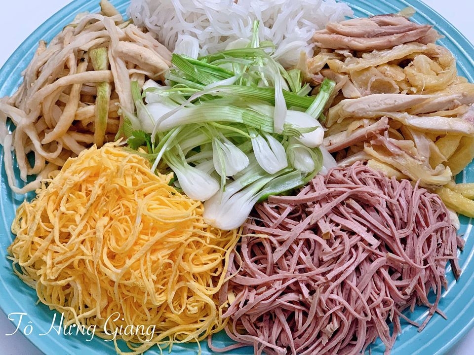 cach nau bun thang tu thit ga gio con ton tu dip tet
