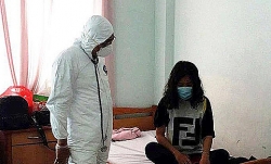 den chua ha noi vang khach di le do lo ngai virus corona