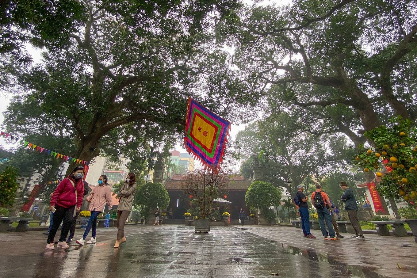 Đền, chùa Hà Nội vắng khách đi lễ do lo ngại virus corona den chua ha noi vang khach di le do lo ngai virus corona