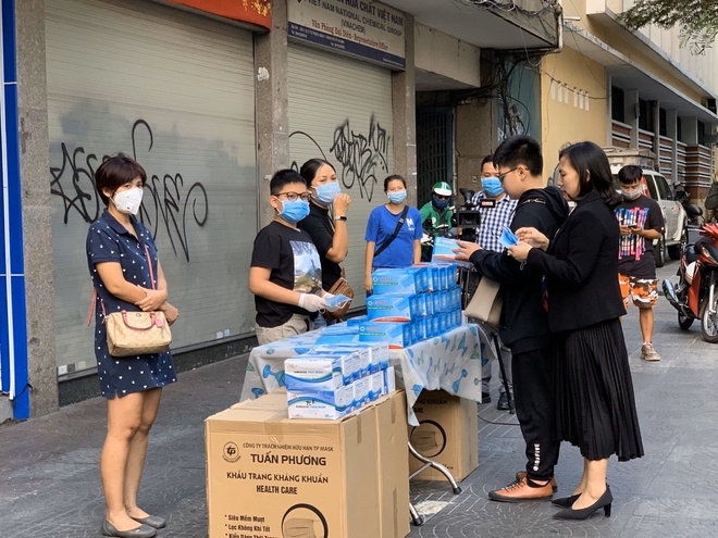 Bé trai 12 tuổi dành tiền lì xì 10 triệu đồng mua khẩu trang, tặng mọi người phòng dịch be trai 12 tuoi danh tien li xi 10 trieu dong mua khau trang tang moi nguoi phong dich