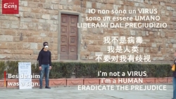 video nguoi dan ong trung quoc o y treo bien toi khong phai virus corona