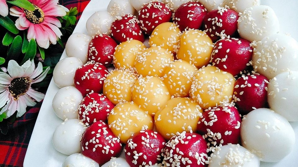 Bánh trôi ngũ sắc cúng Rằm tháng Giêng được đặc biệt ưa chuộng