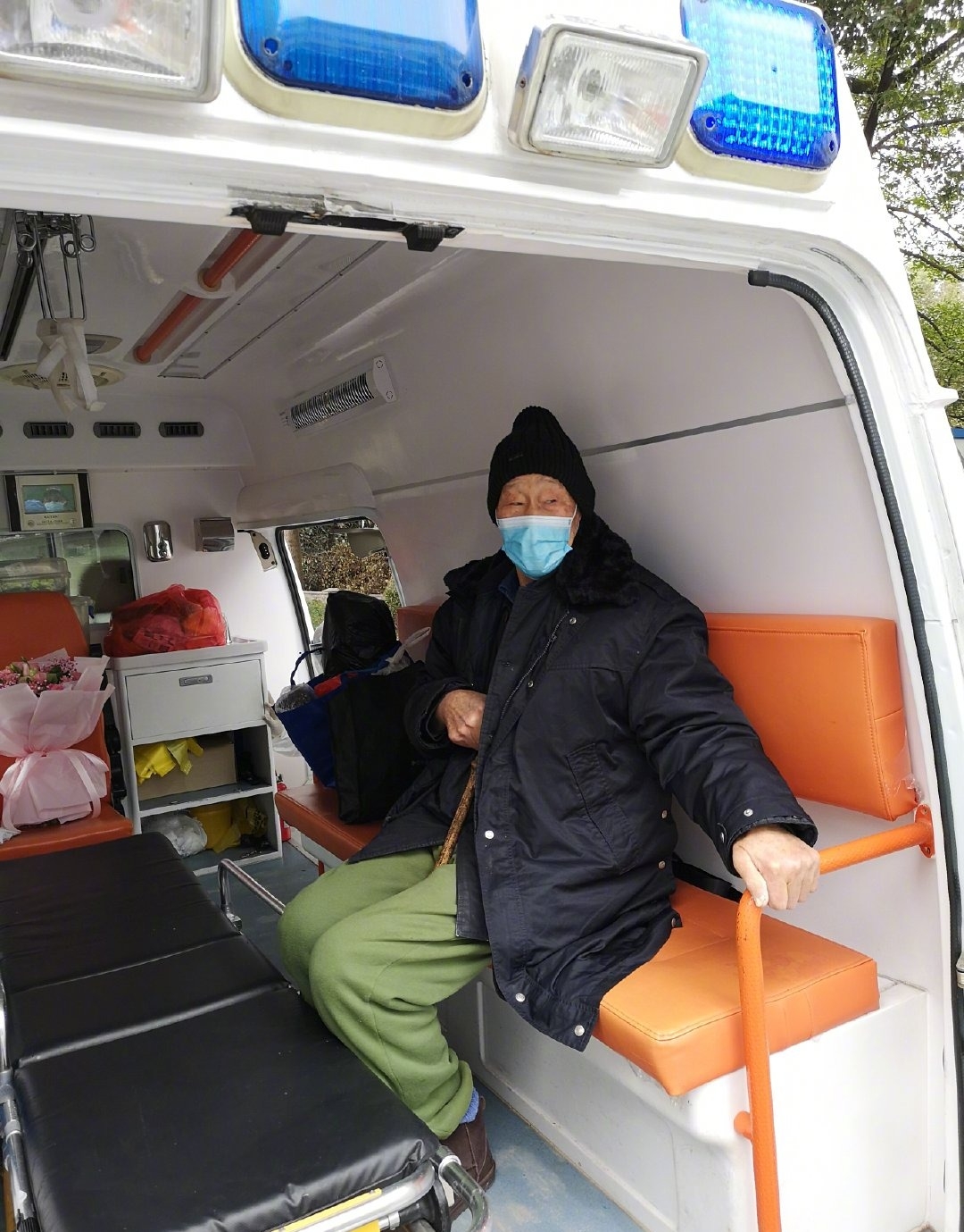 cu ong 91 tuoi nhiem virus corona o trung quoc khoi benh duoc xuat vien