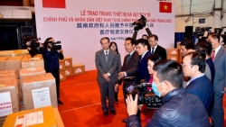 an lau chung gia dinh 9 nguoi o hong kong cung nhiem virus corona