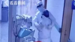 video nguoi trung quoc dung tam bat lua trong thang may de phong ngua virus corona
