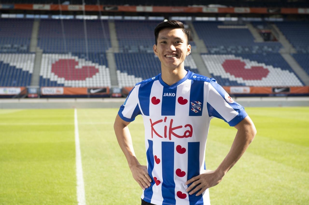 bao chau a chi ra ly do van hau luon phai ngoi du bi o heerenveen