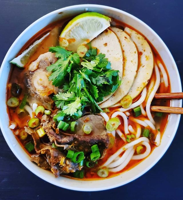 cong thuc nau bun bo hue cho bua sang tai nha vua sach vua ngon