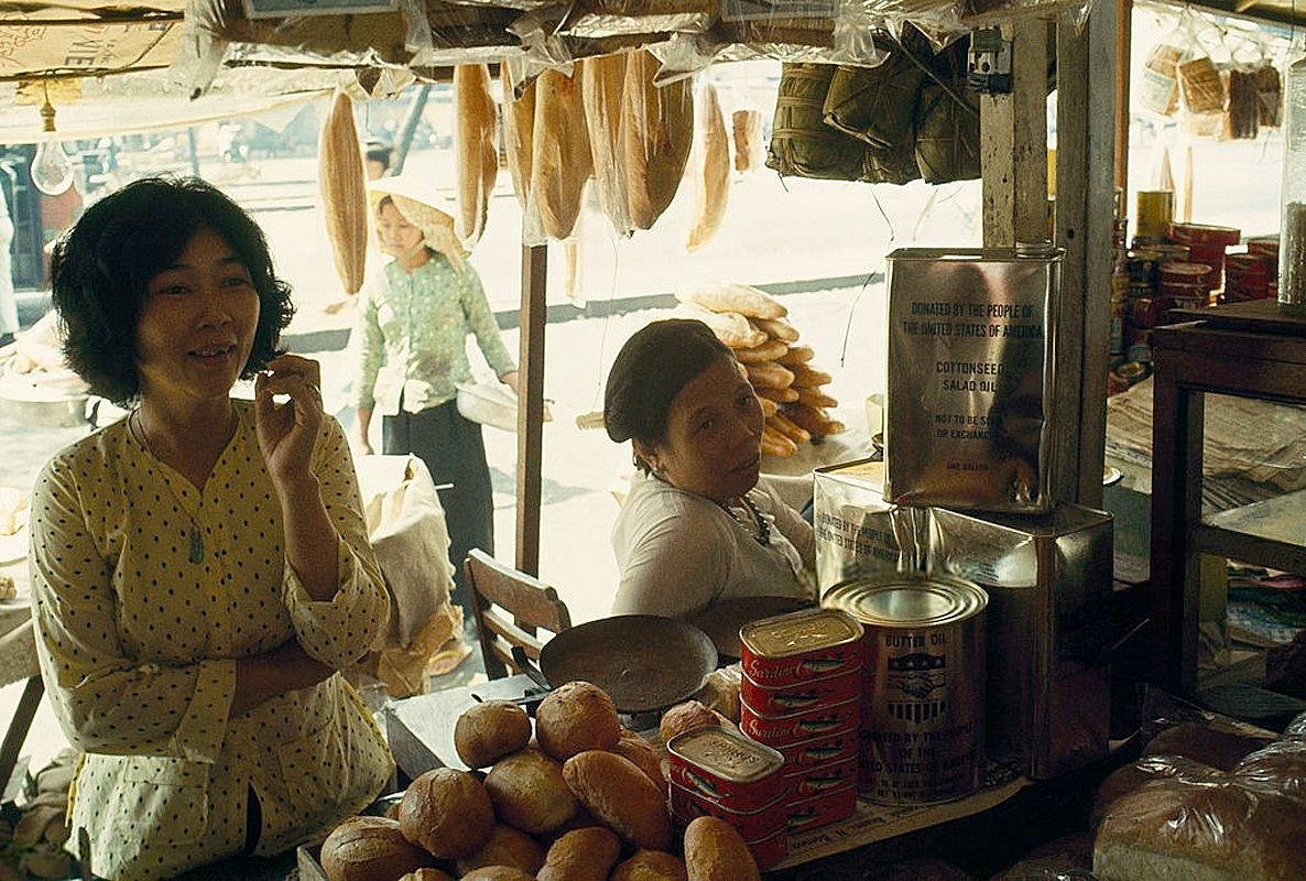 nhip song sai gon nhung nam 60 chan thuc song dong qua ong kinh phong vien anh national geographic