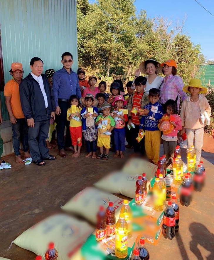 hinh anh dep cua ba le hoang diep thao trong chuyen di tu thien bat ngo xuat hien tren mang xa hoi