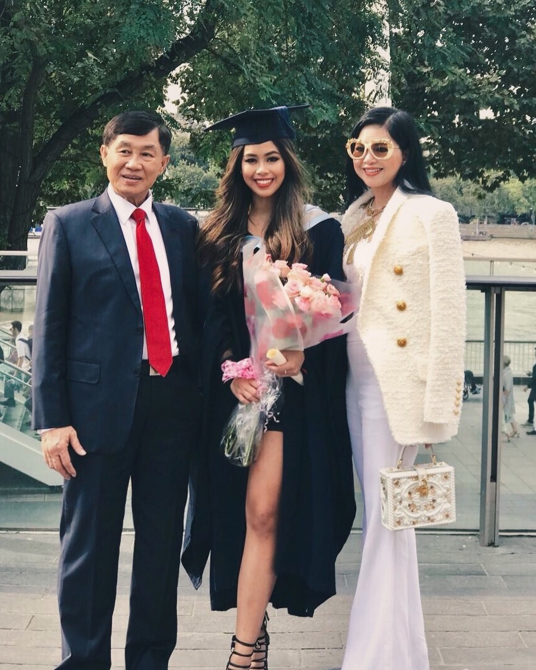 doanh nhan johnathan hanh nguyen thong bao dong gop 30 ti dong