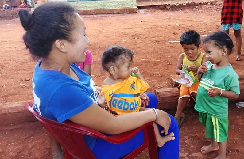 bo cua hai be gai dinh lien o binh phuoc con toi dep hon ca hoa hau