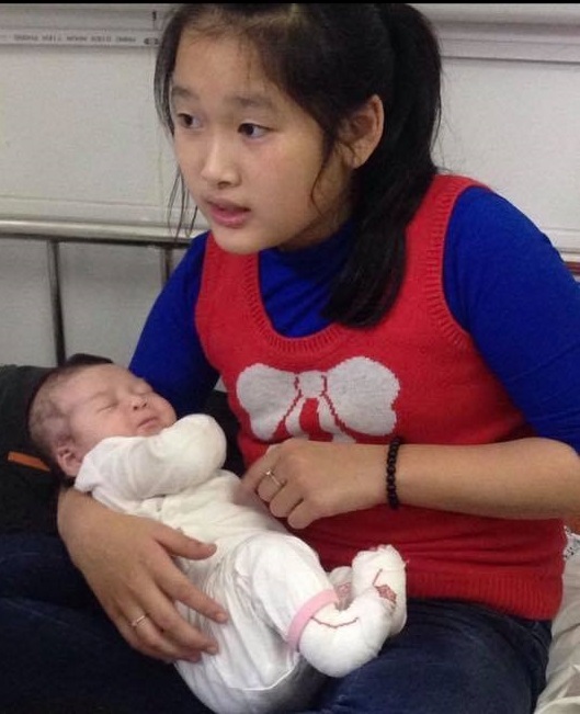 me nuoi ban nha va xe sang danh 8 ty chua benh cho cau be bi bo roi