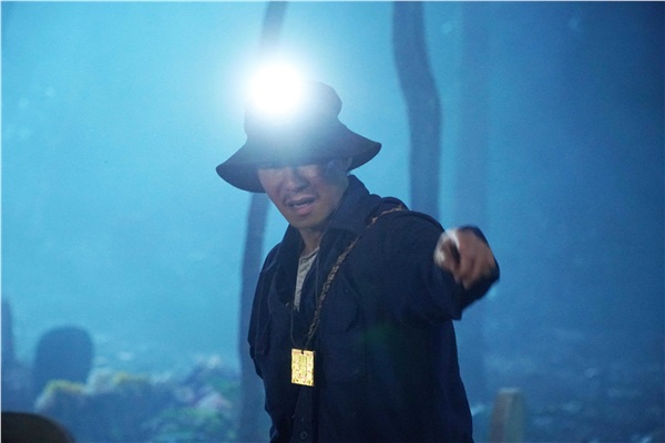ly hai ca si loi thoi hay dao dien duoc thoi