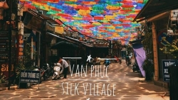 ve dep mua lua chin vang bao quanh den co thai vi