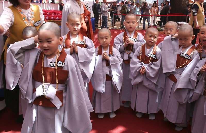 nhung chu tieu dang yeu trong ngay xuong toc mung le phat dan o han quoc