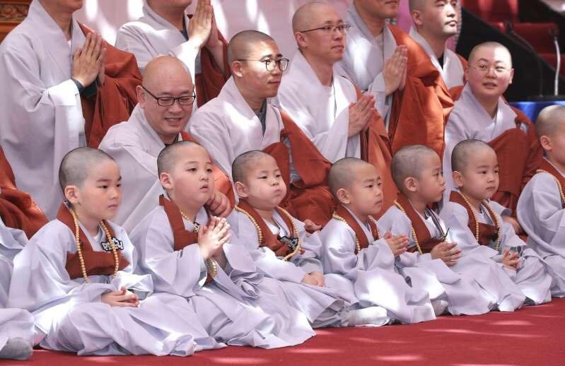 nhung chu tieu dang yeu trong ngay xuong toc mung le phat dan o han quoc