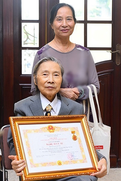 nsut ngoc huong bo de ca sy khanh linh qua doi