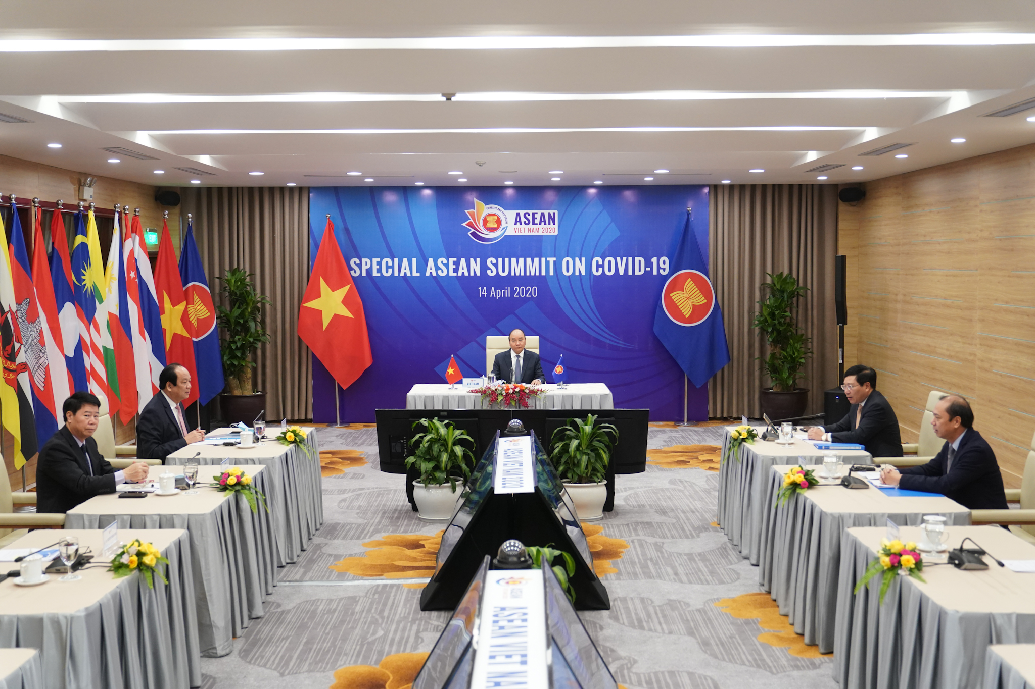thu tuong chu tri hoi nghi cap cao dac biet ung pho covid 19