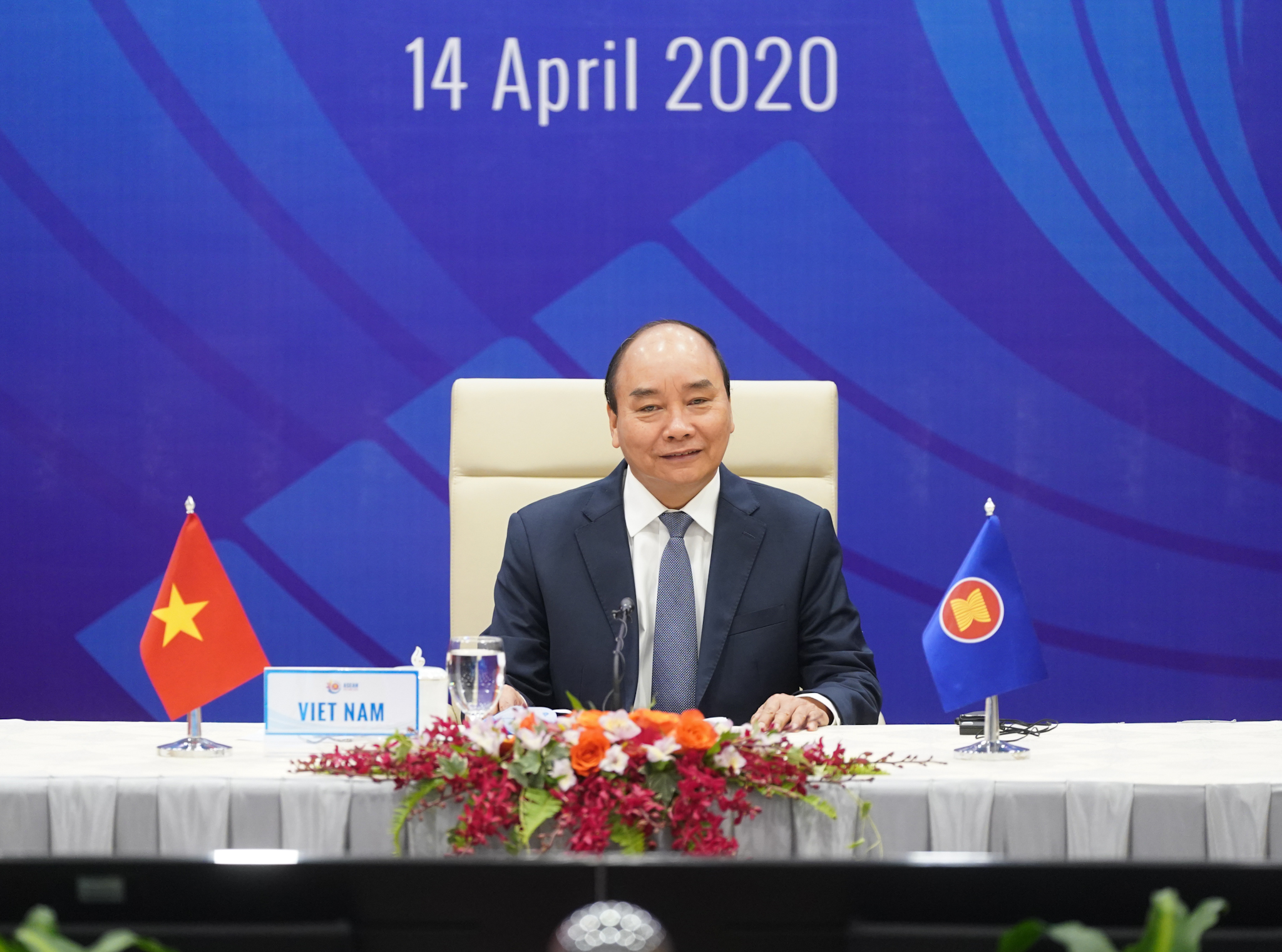 thu tuong chu tri hoi nghi cap cao dac biet ung pho covid 19