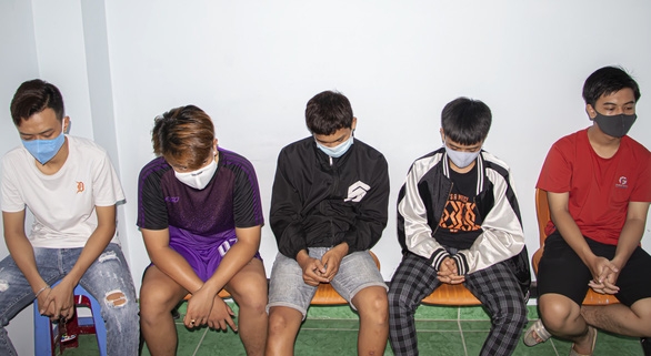 Tin tức trong ngày 16/4 mới nhất: 6 nam sinh chém trọng thương thiếu nữ 16 tuổi tin tuc trong ngay 164 moi nhat da nang cho co so an uong ban hang online tu hom nay