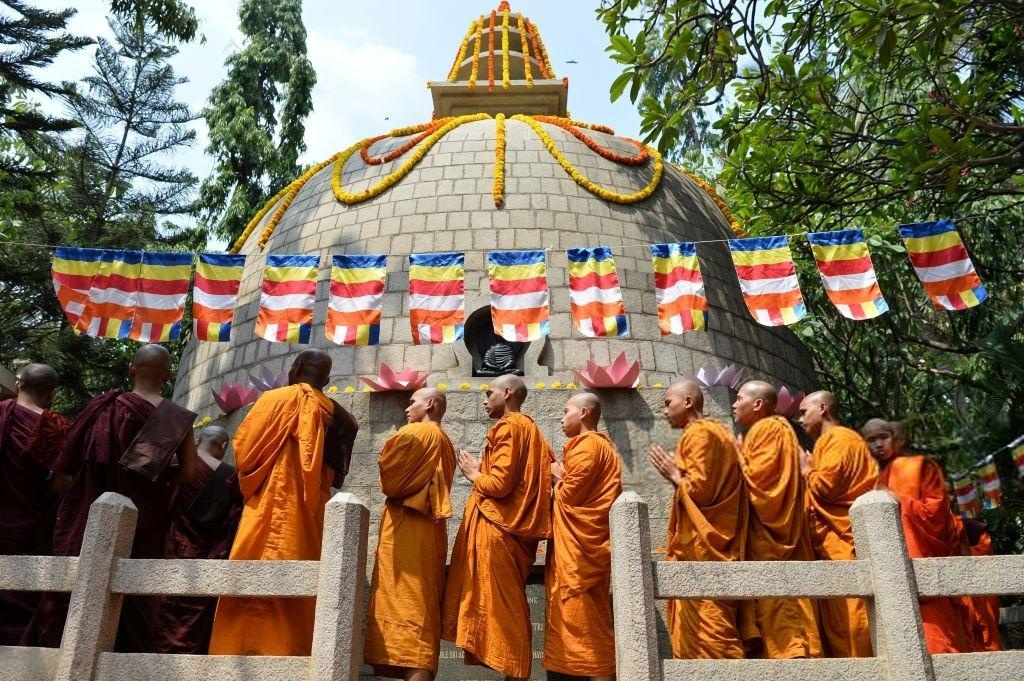 sac mau huyen bi trong nhung buc anh mung dai le vesak o cac quoc gia phat giao