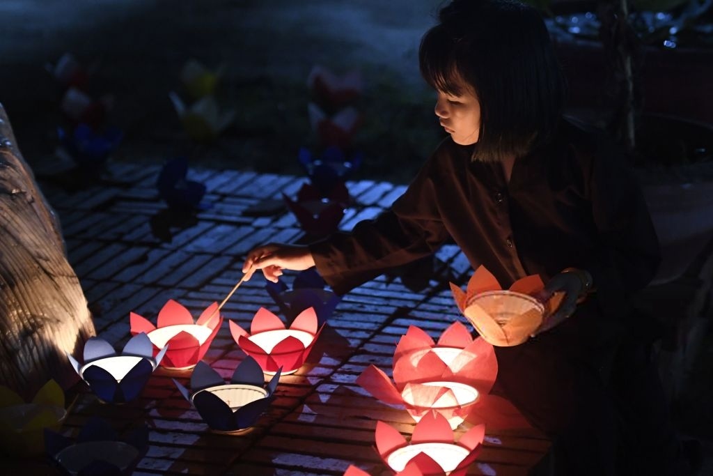 sac mau huyen bi trong nhung buc anh mung dai le vesak o cac quoc gia phat giao