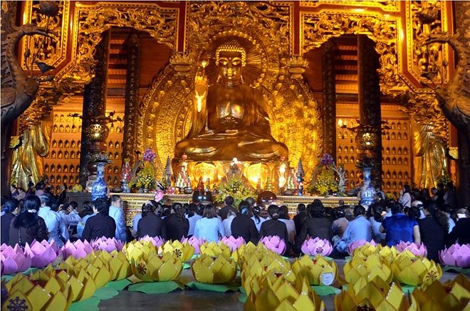 sac mau huyen bi trong nhung buc anh mung dai le vesak o cac quoc gia phat giao