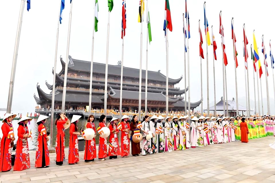 khai mac dai le vesak 2019 va nhung hinh anh an tuong