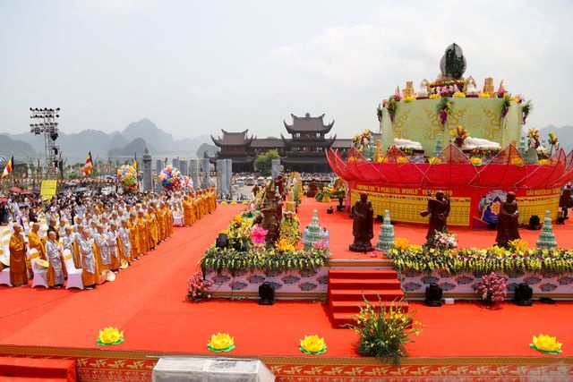 dai le vesak 2019 xac lap 10 ky luc an tuong