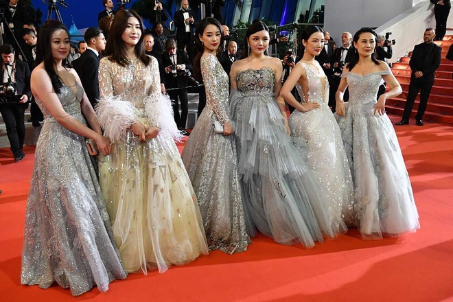 ro ri bang gia ve tham du lhp cannes tren taobao voi chi phi khung