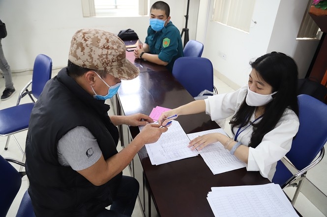 nhieu noi chi tra tien ho tro anh huong do dich covid 19 cho nguoi dan trong dip nghi le