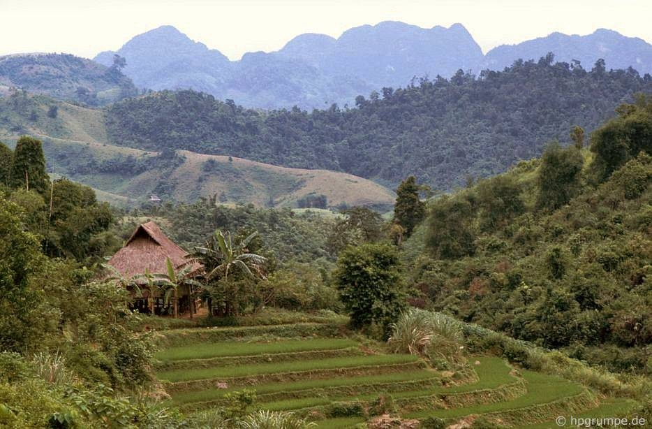 ve binh yen hiem co cua son la trong loat anh mau nhung nam 1990