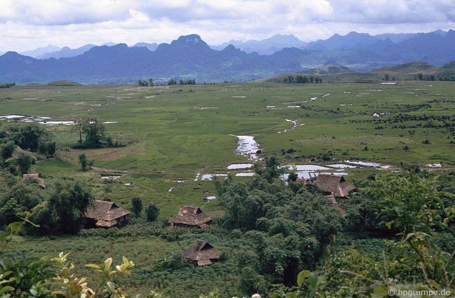 ve binh yen hiem co cua son la trong loat anh mau nhung nam 1990