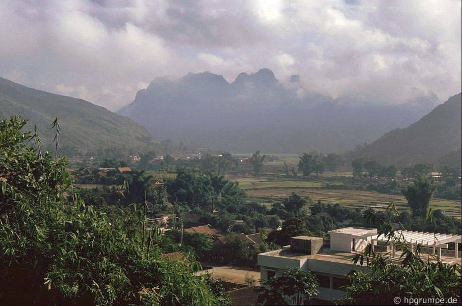 ve binh yen hiem co cua son la trong loat anh mau nhung nam 1990