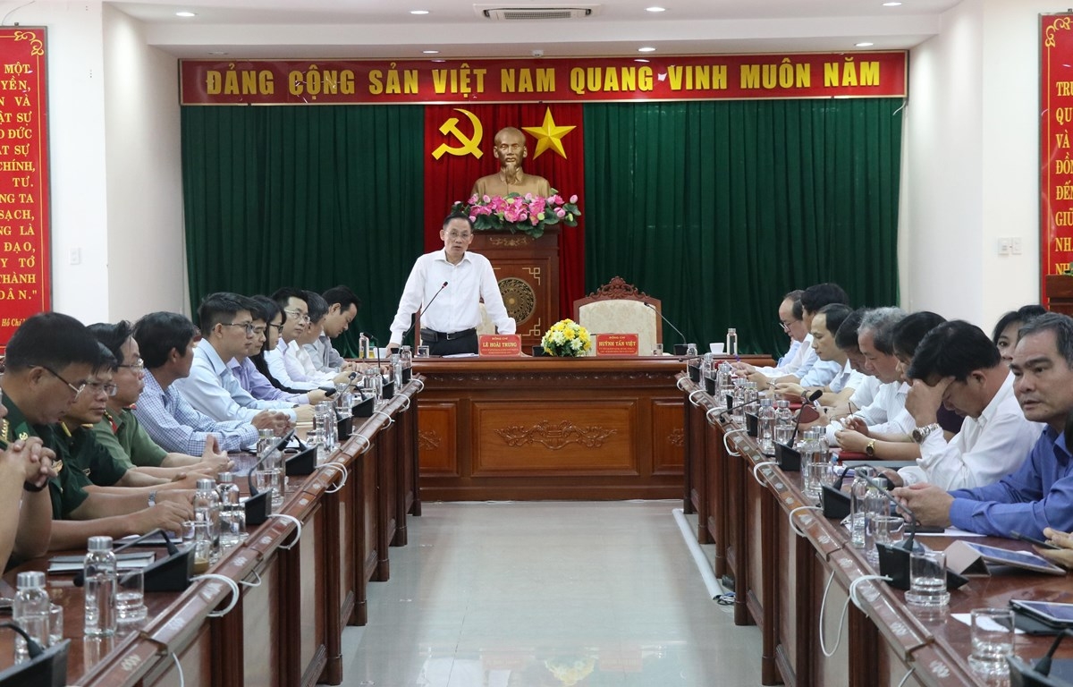 kien quyet giai quyet tranh chap tren bien dong theo luat quoc te