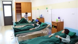 son la 37 van dong vien nho tuoi nhap vien nghi do ngo doc thuc pham