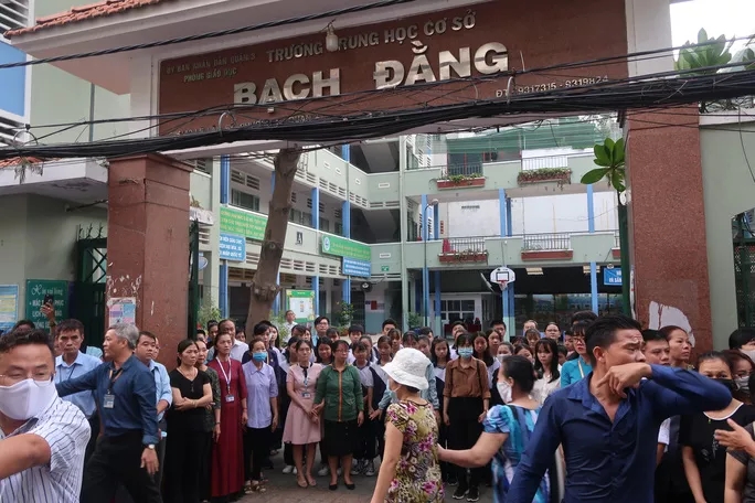 tin tuc trong ngay 295 moi nhat dong nguoi tien dua nam sinh bi cay phuong de tu vong