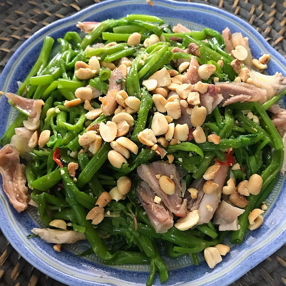 mon ngon de lam cha trung la mieng va nom rau muong thit ga