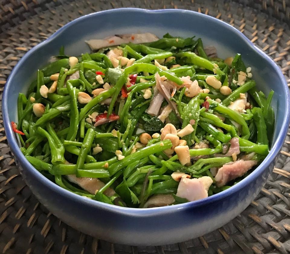 mon ngon de lam cha trung la mieng va nom rau muong thit ga