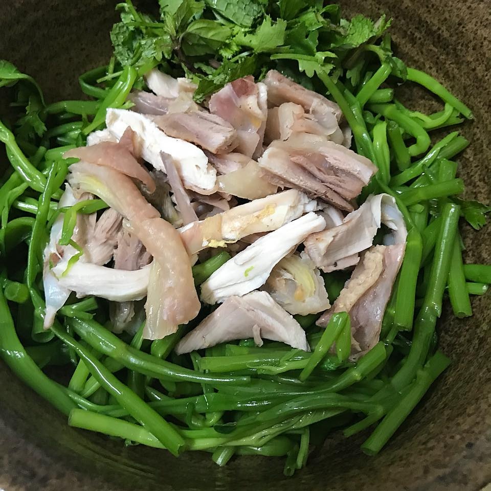 mon ngon de lam cha trung la mieng va nom rau muong thit ga